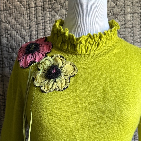 Tahari Woman Lime Green Sweater with Floral Accents.100%2-PLY Cashmere - Picture 12 of 12